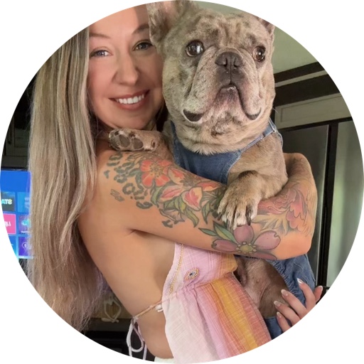 Courtnii•SAHM•TravelWife on LTK