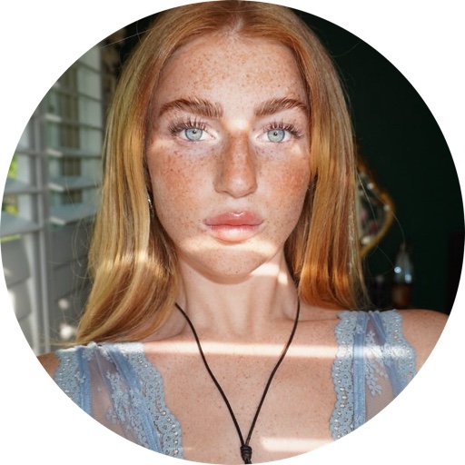 Ellagracehertling_ on LTK