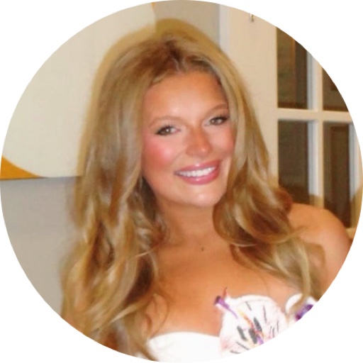 @styleswithcaroline on LTK