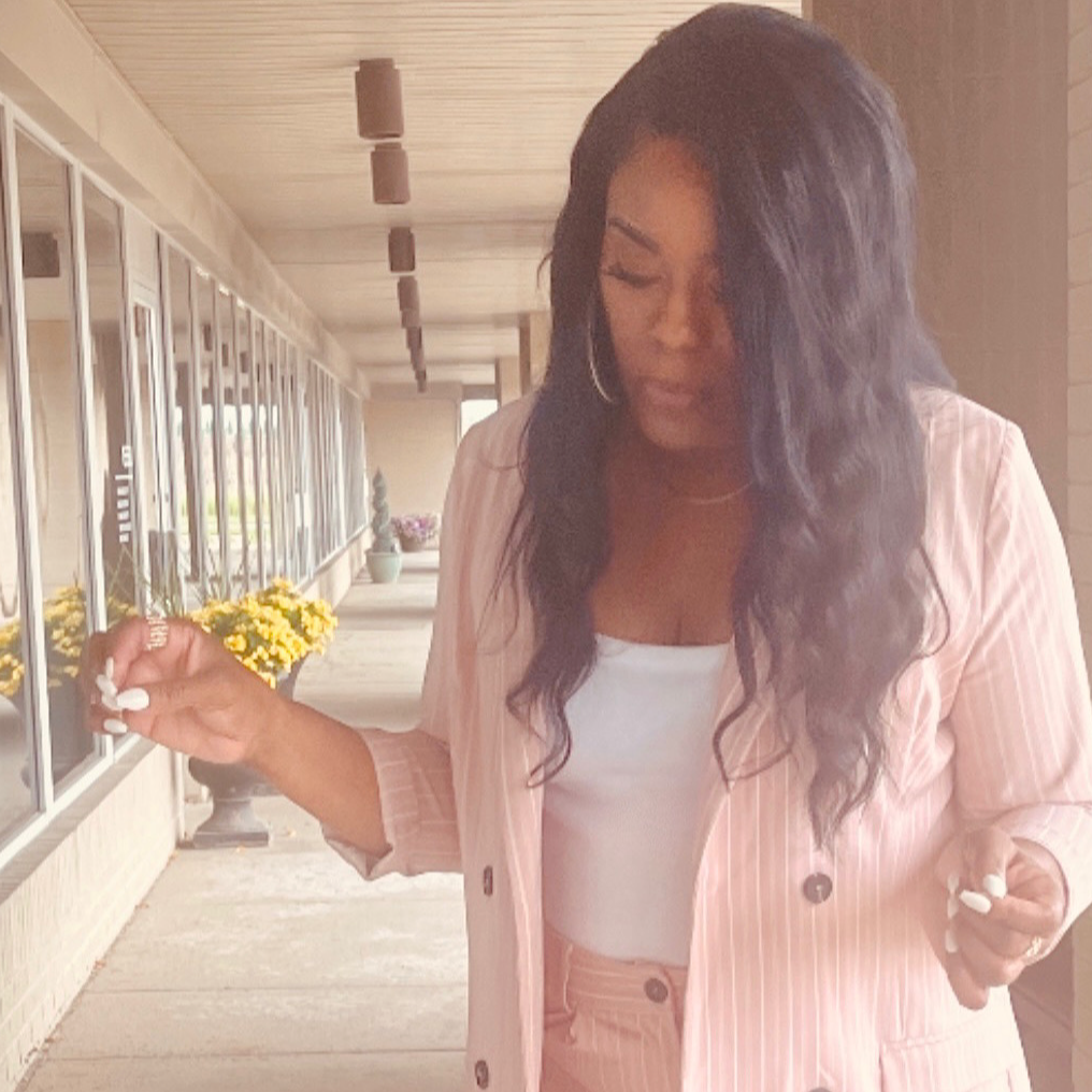 Sandra J Pink on LTK