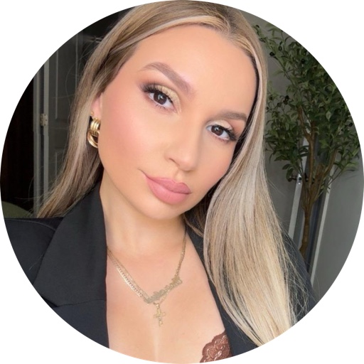 Carolyn_Vel on LTK