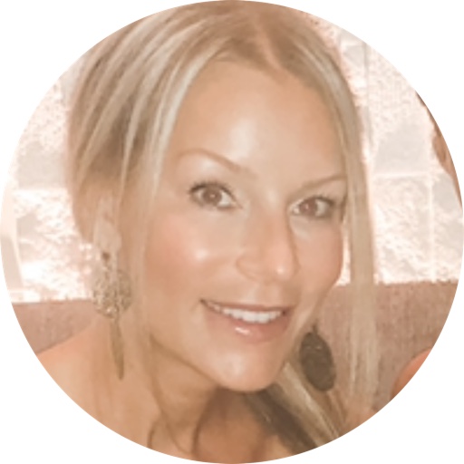 Monique_Pineault on LTK